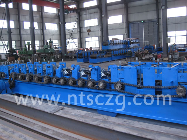 Full automatic pole changing C section steel machine